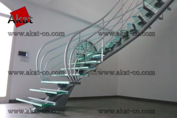 پله شیشه ای